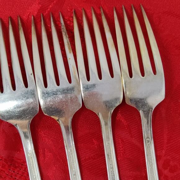 7X Wm Rogers TREASURE International Silver Plate Dinner Forks 1940 Silverware - Picture 11 of 14